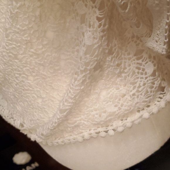 White blouse - Picture 4 of 6